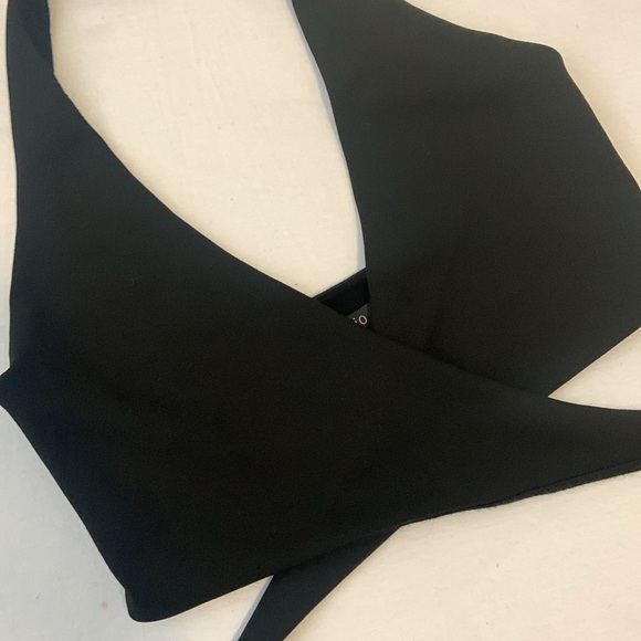 Solemio LA Halter Crop Top Size Small - Picture 2 of 4